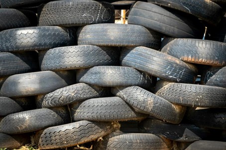Čo nám hrozí pri používaní opotrebovaných pneumatík?